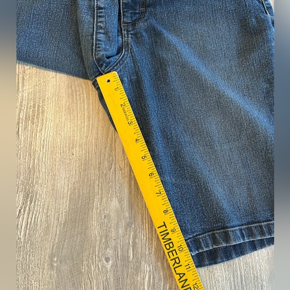 Riders Lee Mid Rise Bermuda Jean Shorts Size 6 Medium Blue Denim Midi Modest EUC - Picture 10 of 11
